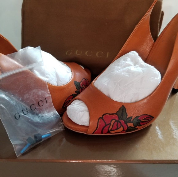 RARE Authentic Gucci Tattoo Heels BNIB - Picture 4 of 7